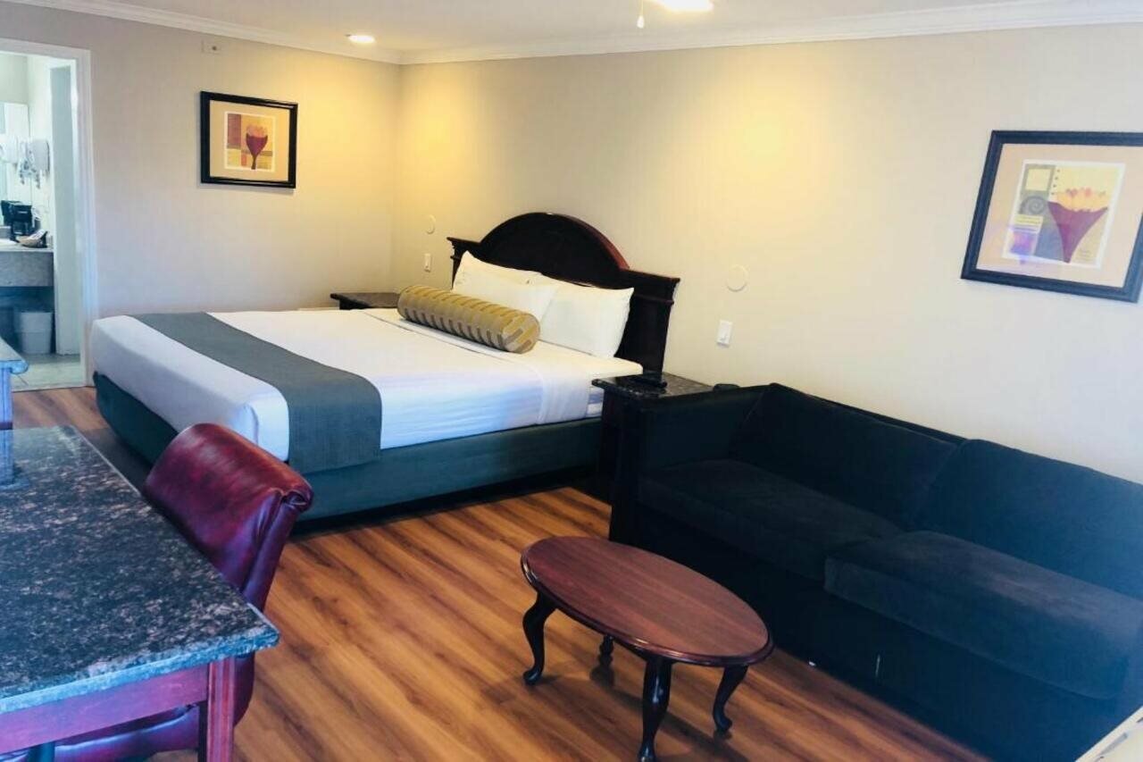 Фото Dynasty Suites Hotel Riverside