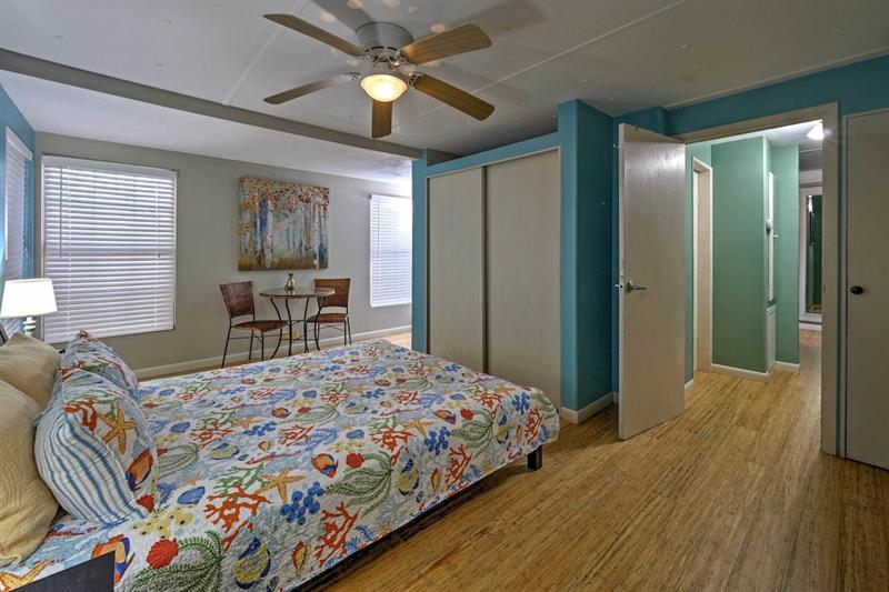 Фото Miami Beach HomeStay