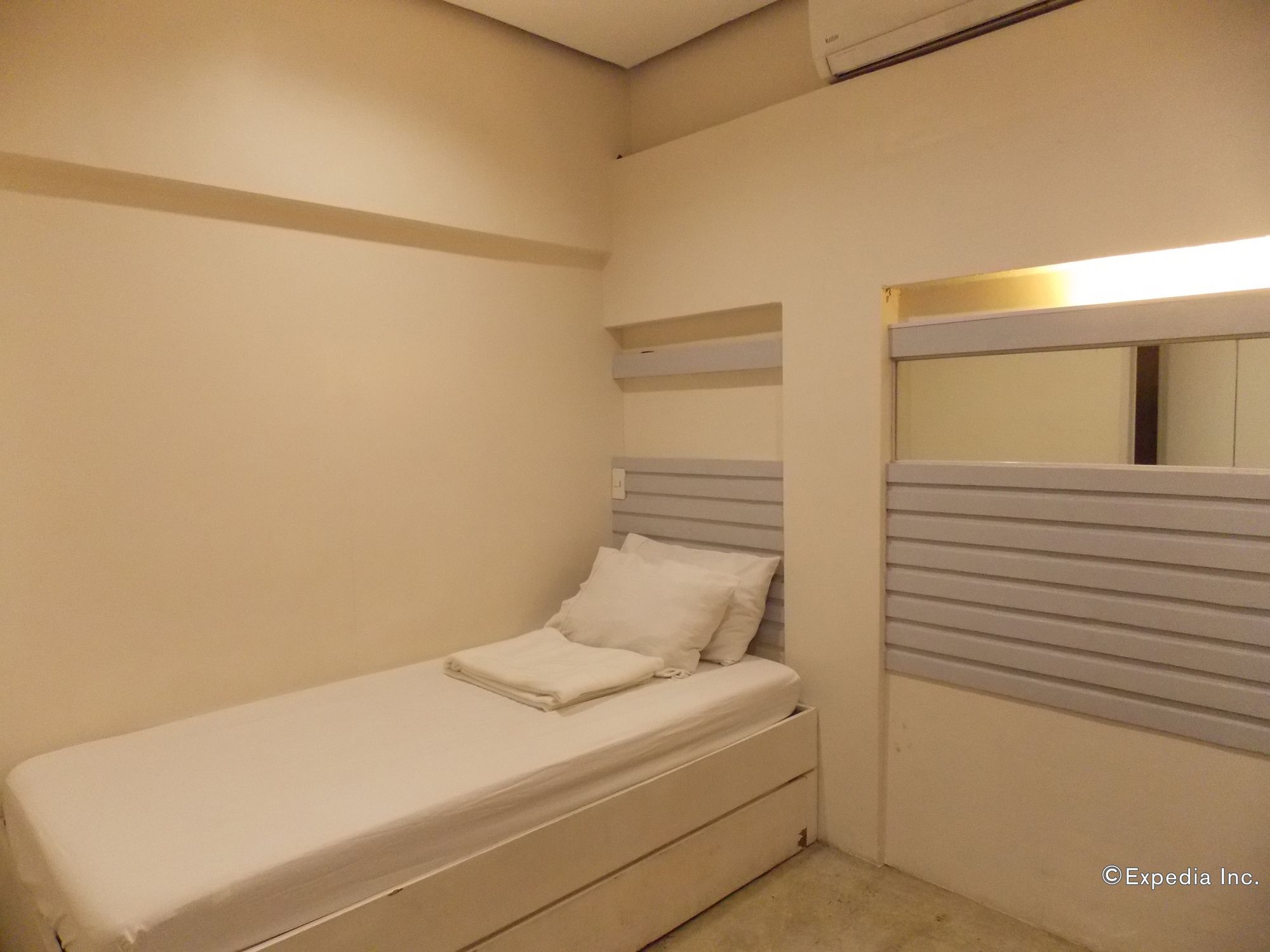 Фото Hometown Hotel Bacolod - Lacson