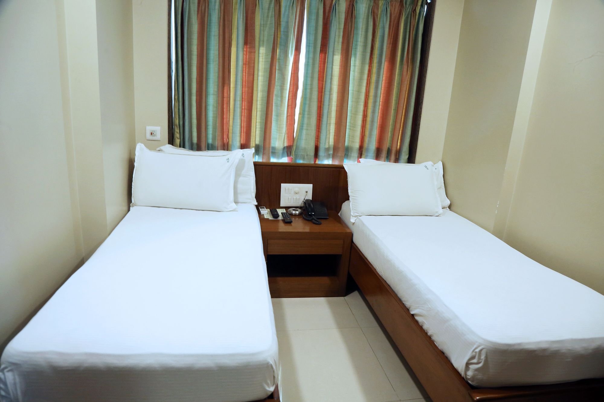 Фото Hotel Bombay International