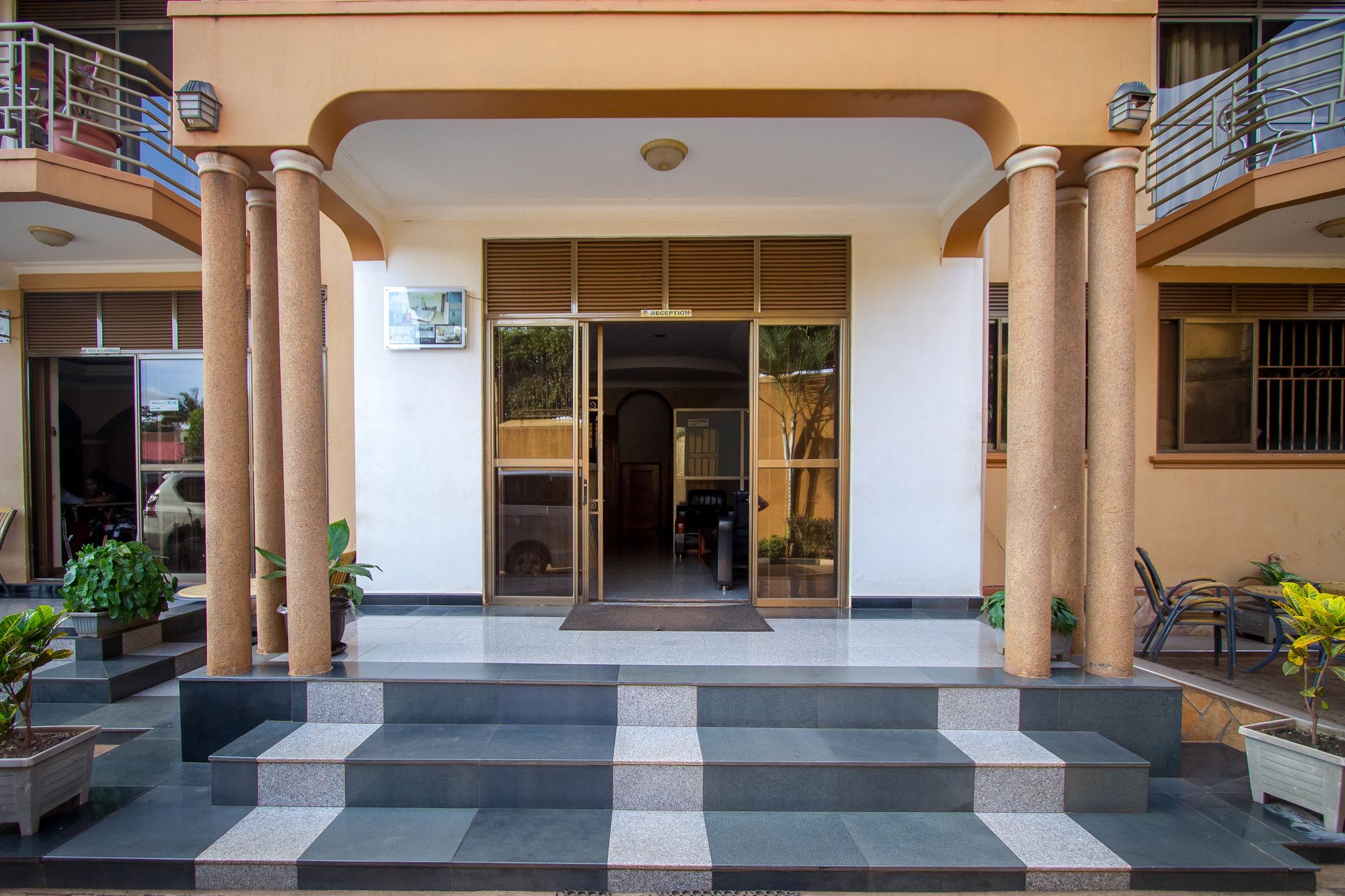 Фото отеля 1