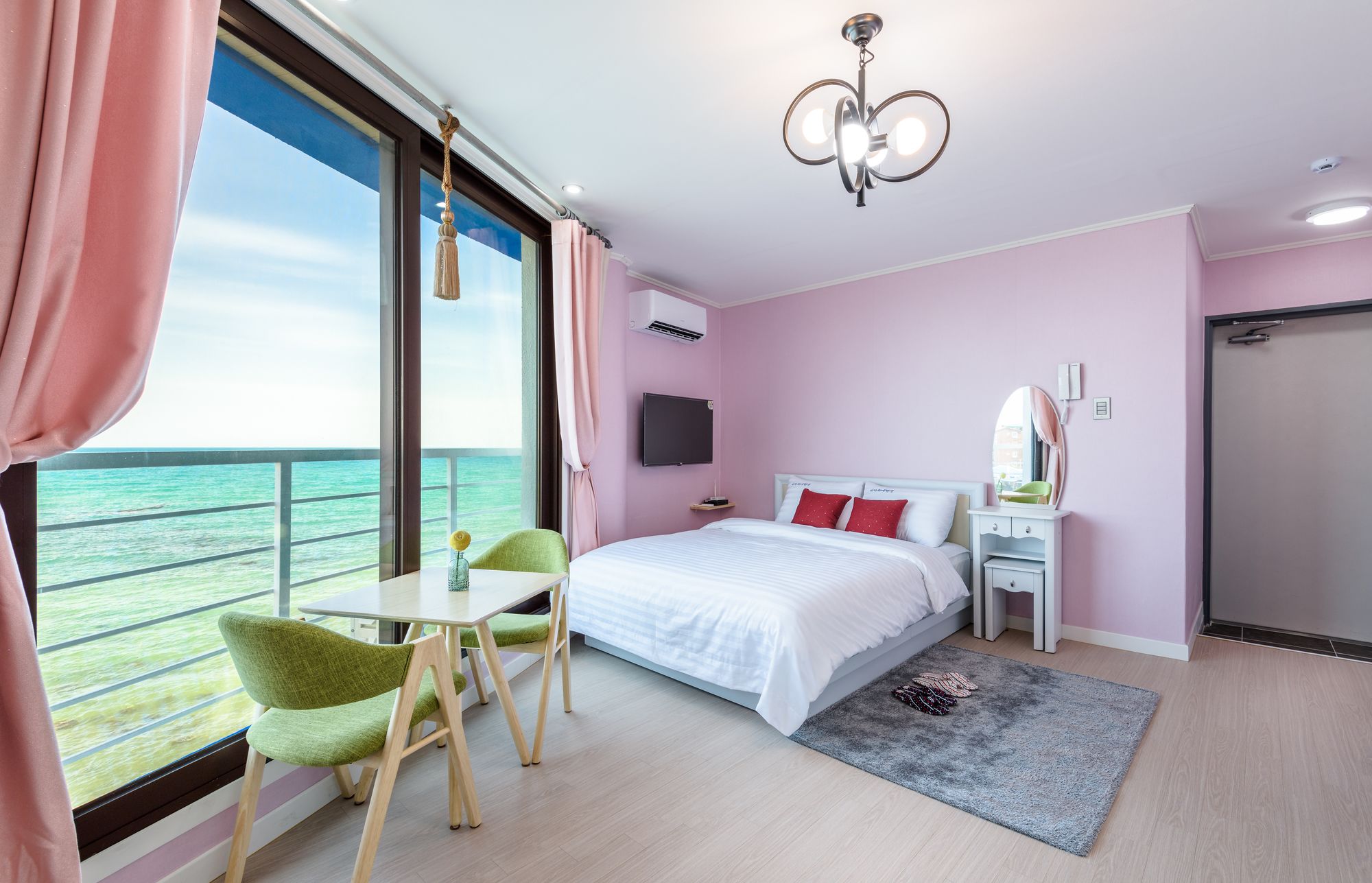 Фото On the Sea Pension