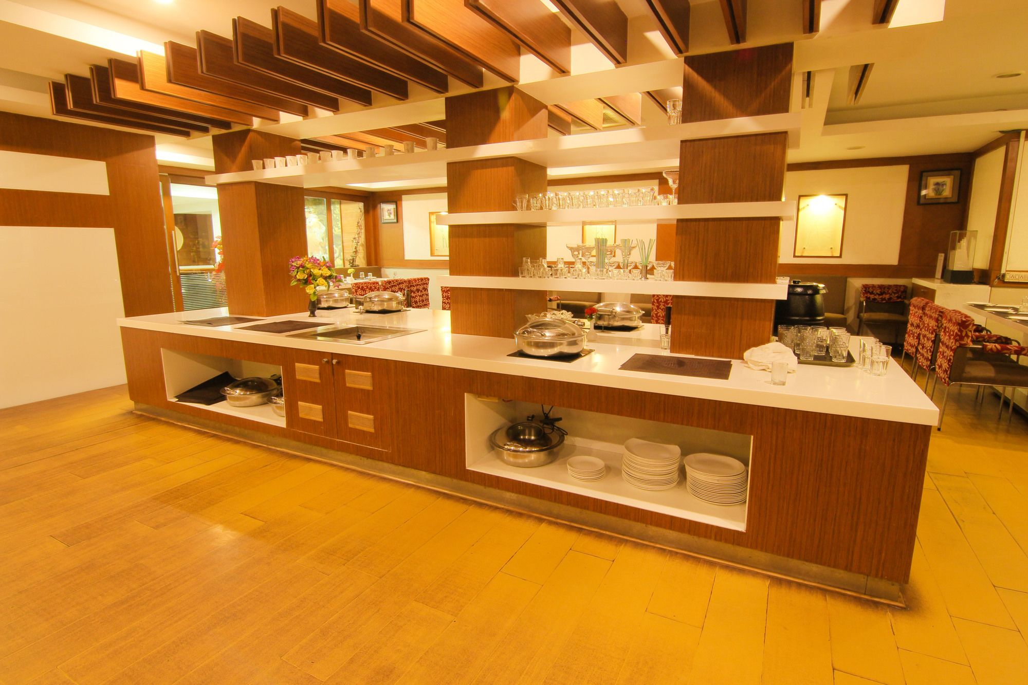 Фото Maple Tree Hotels