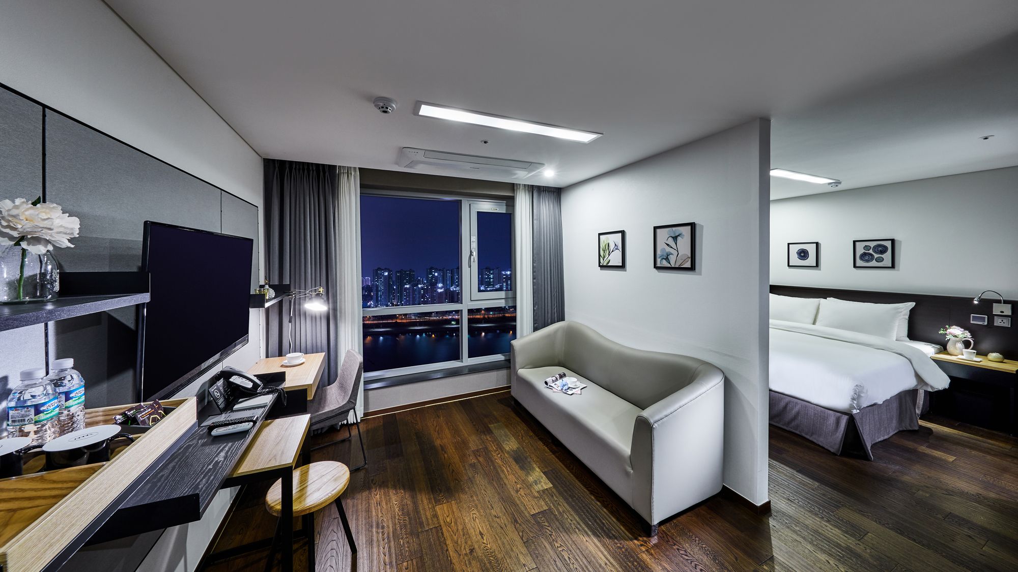 Фото Hotel Riverside