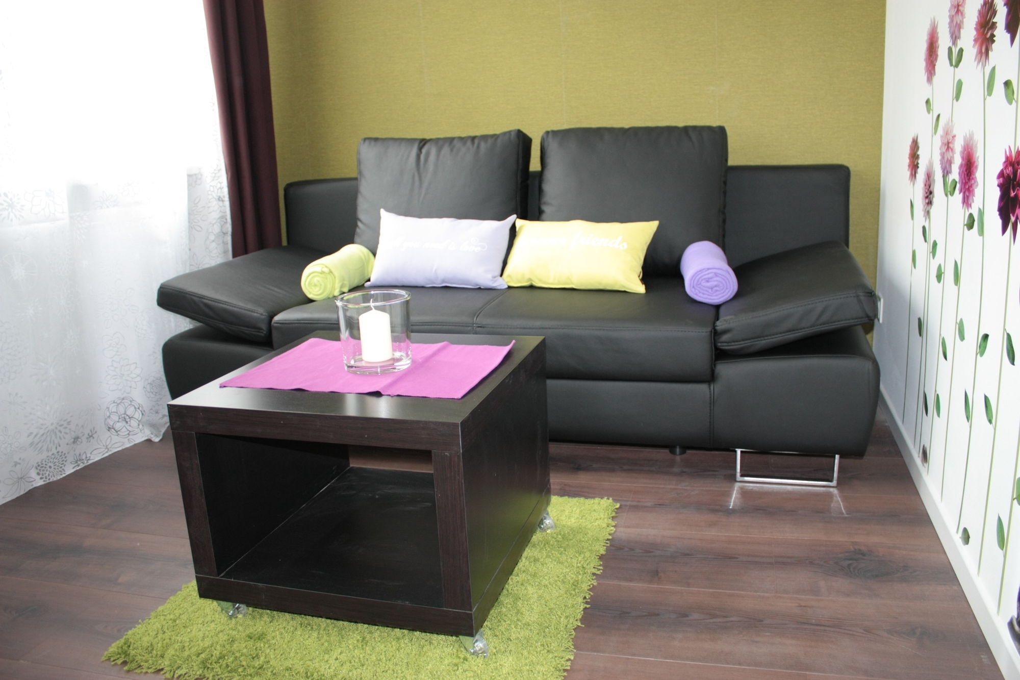 Фото GoVienna Small Modern Apartment