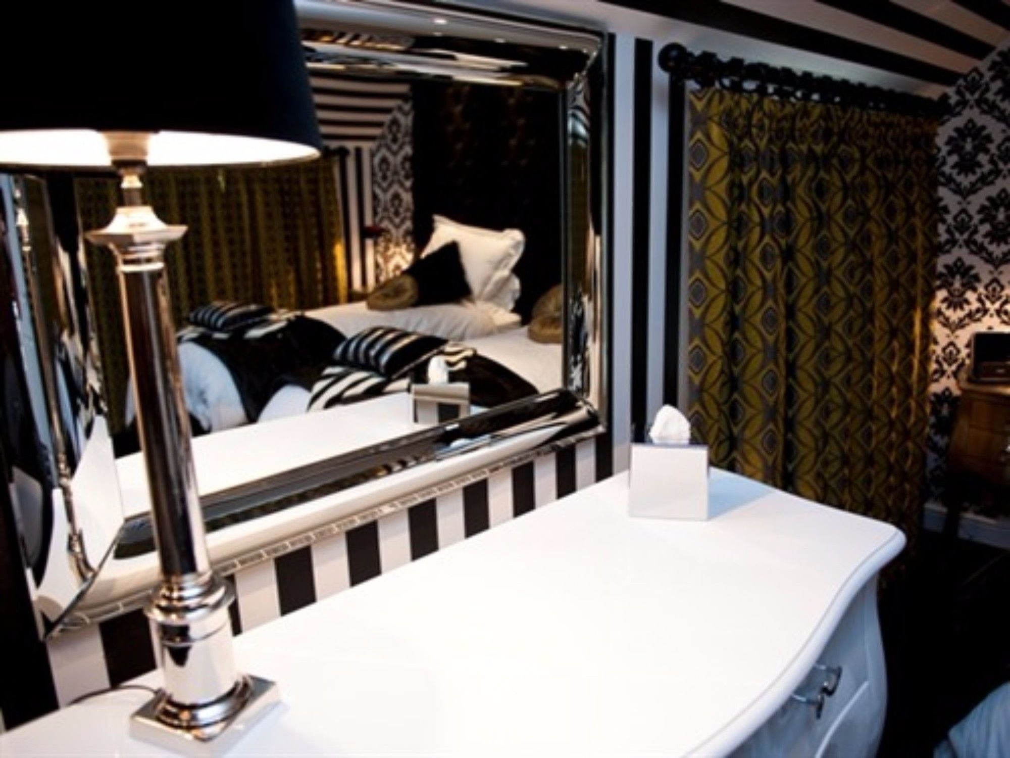 Фото The Copper Horse Cottages