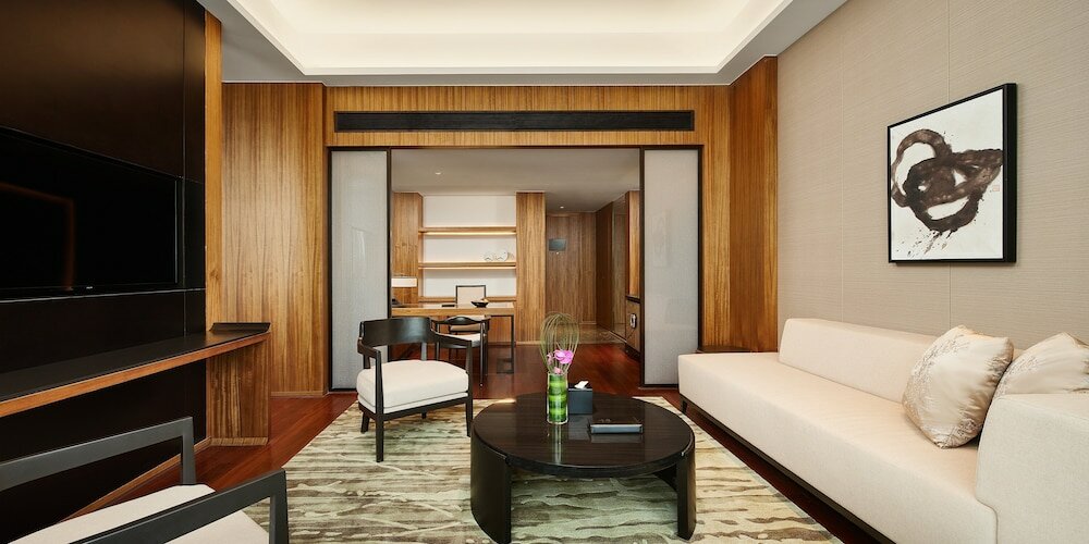 Фото Hualuxe Ningbo Harbor City, an Ihg Hotel