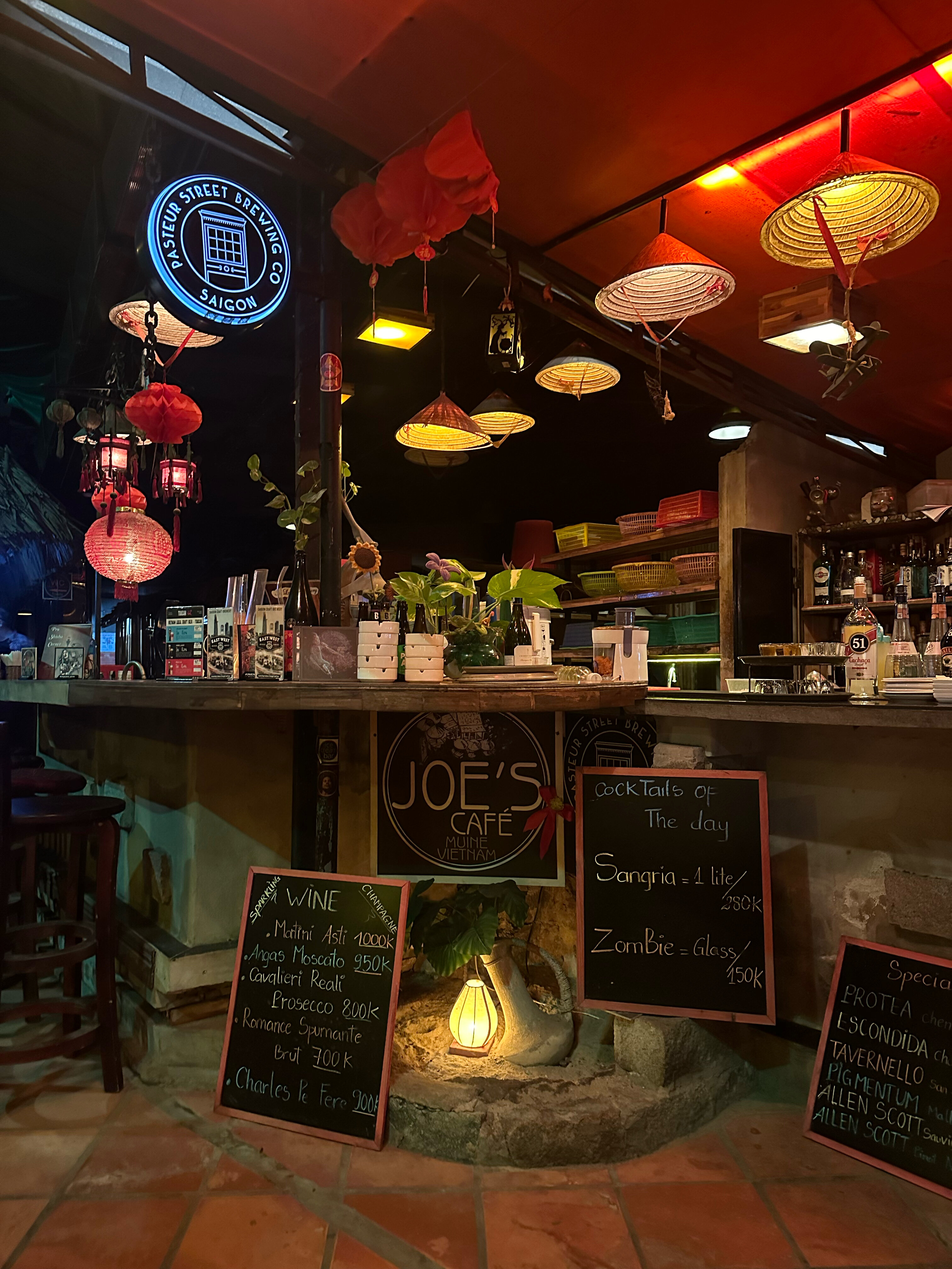 Фото Joe'S Cafe And Garden Resort