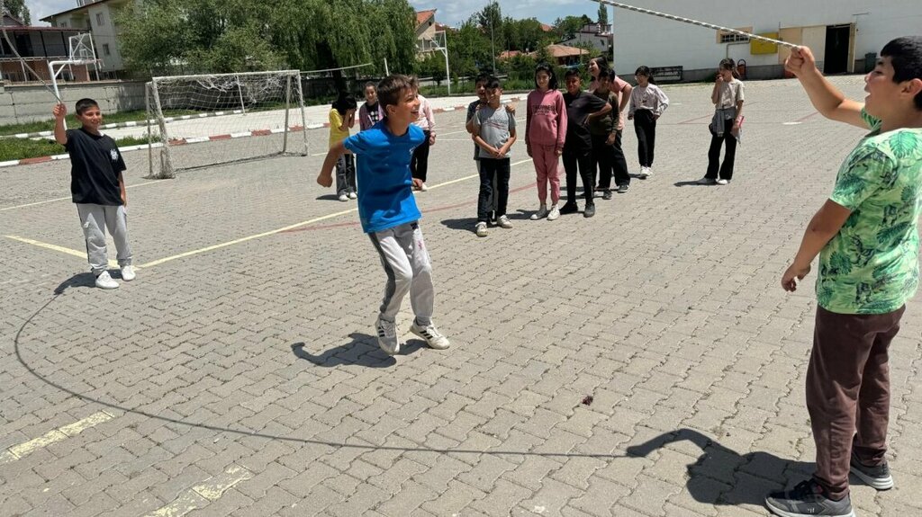 School Yurter Ozcan Middle School, Gemerek, photo