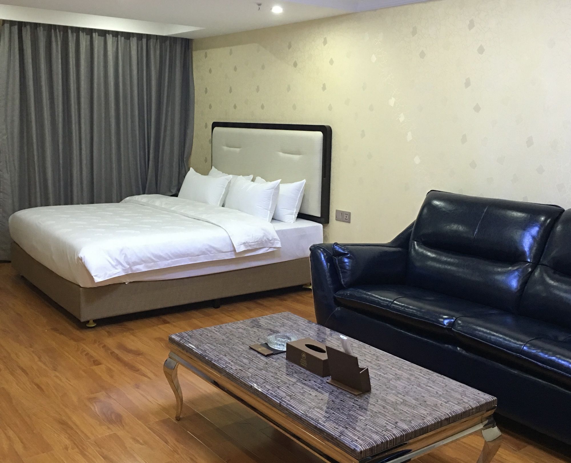 Фото Nomo Service Apartment The Legend