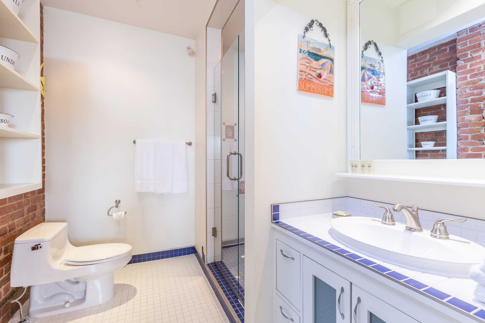 Фото Retro Suites Hotel