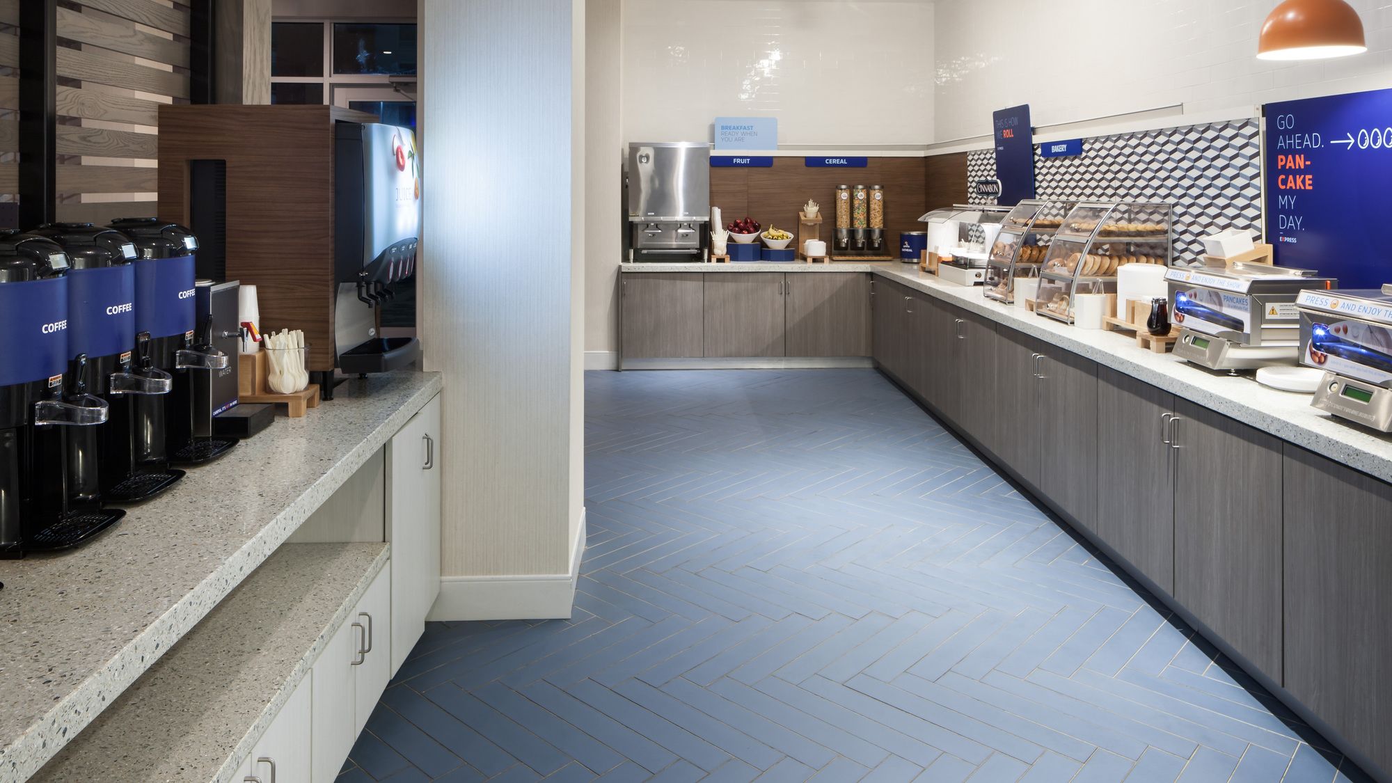 Фото Holiday Inn Express & Suites Orlando at SeaWorld, an Ihg Hotel