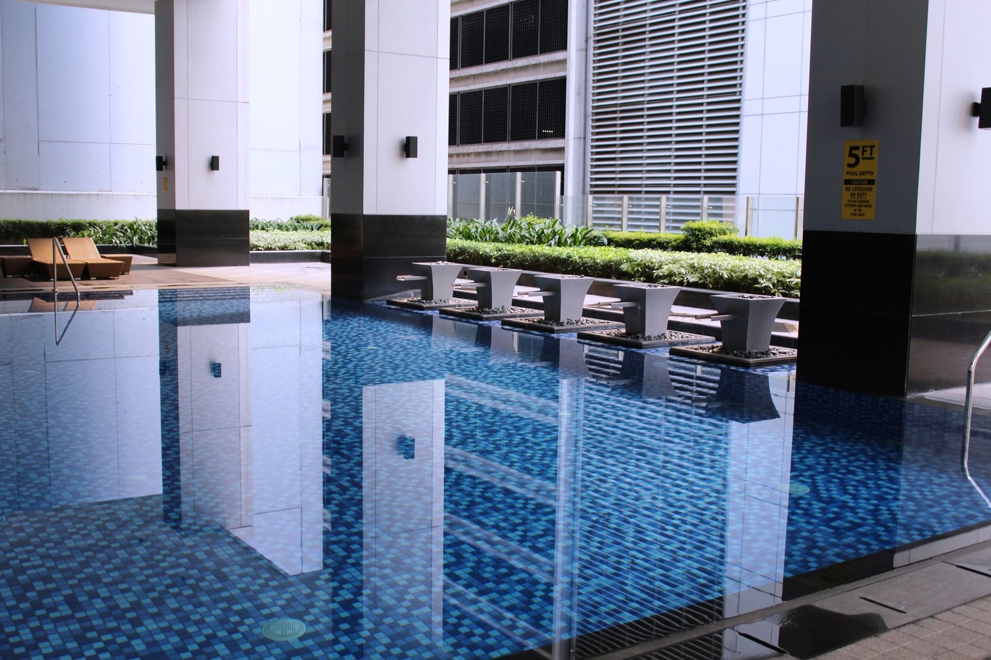 Фото CSuites at Two Central Residences