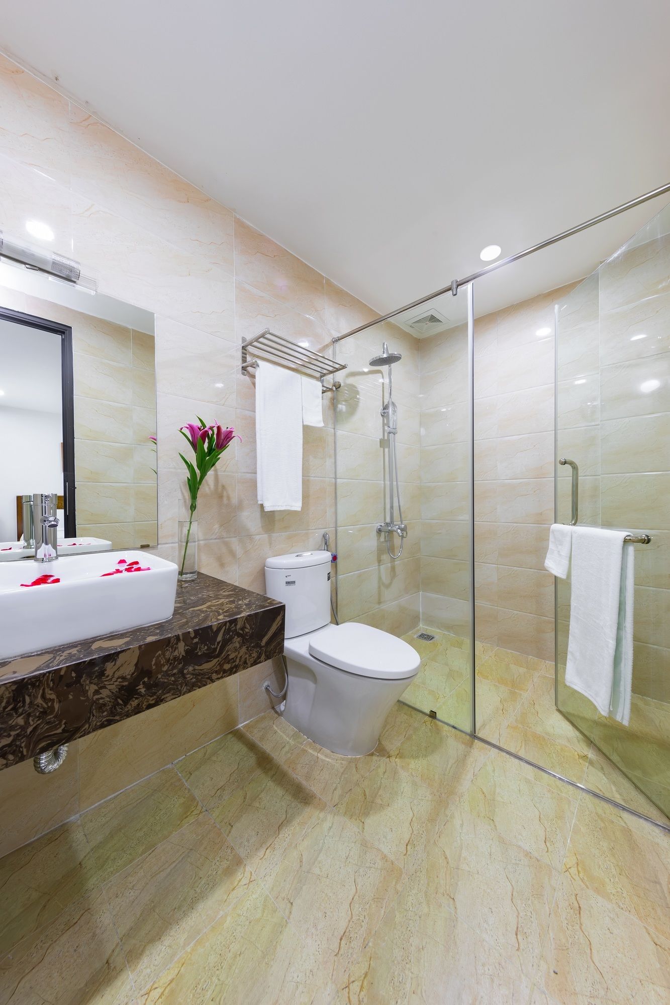 Фото Granda Suites Hanoi