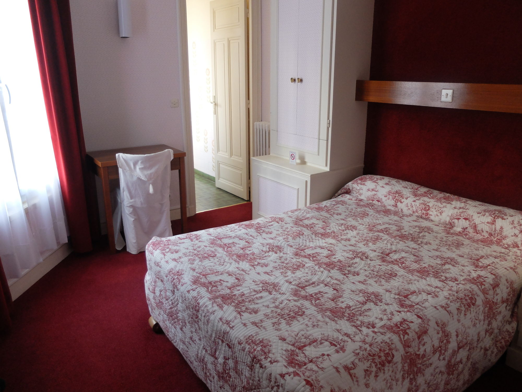 Фото Hôtel Moderniste