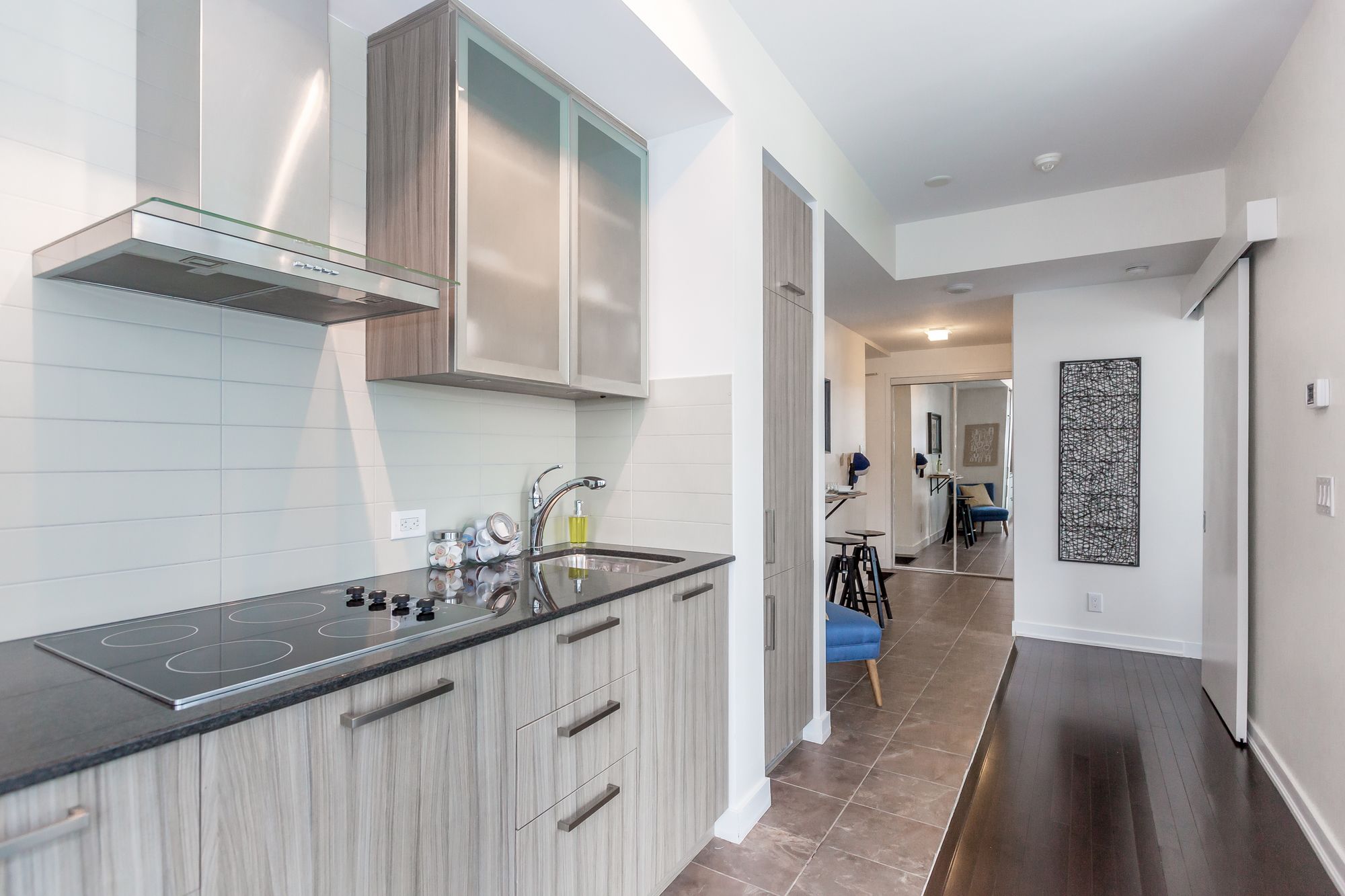 Фото Noel Suites-York St and Lakeshore Blvd