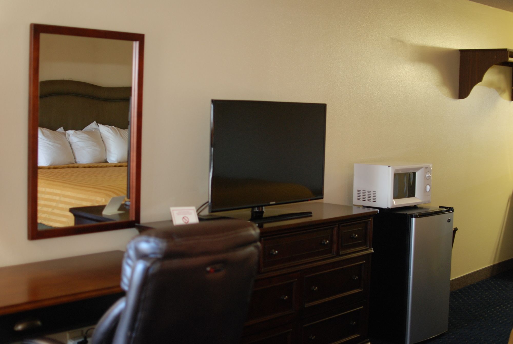 Фото Smokey Point Motor Inn