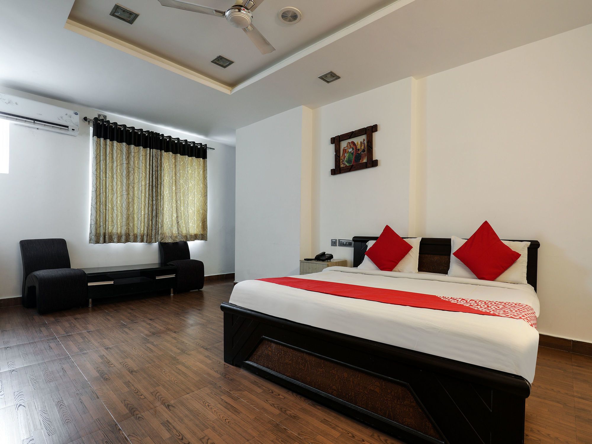 Фото Oyo 986 Hotel Akhand Homes