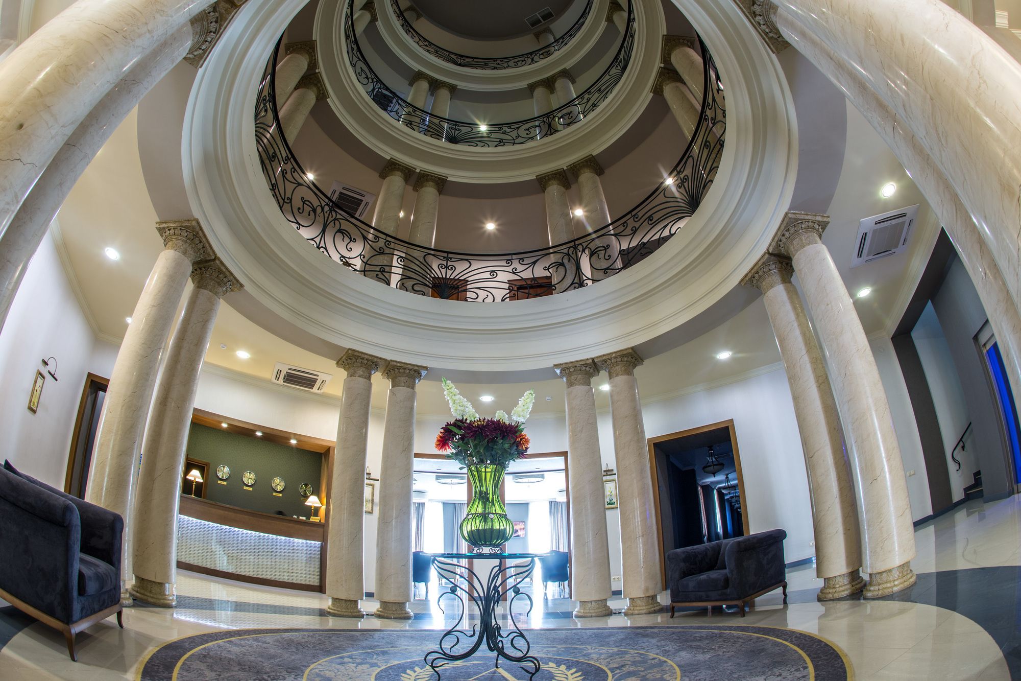 Фото отеля 2