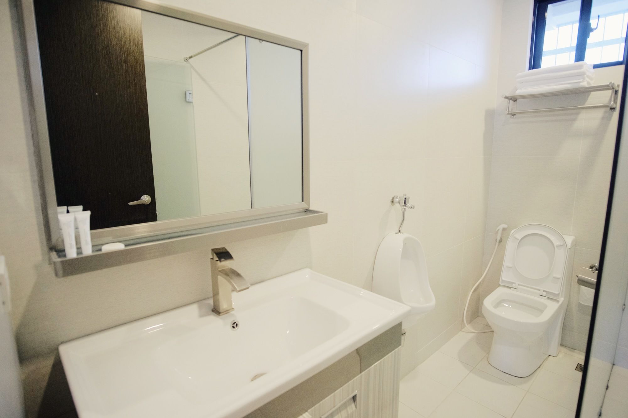 Фото Artemis Place Makati Hotel