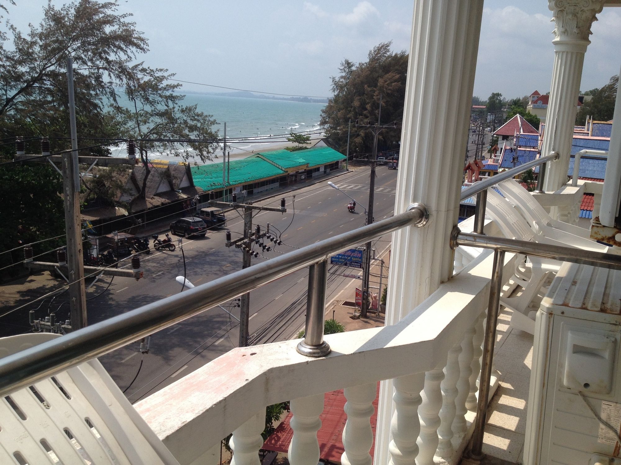 Фото Pimpimarn Beach Hotel