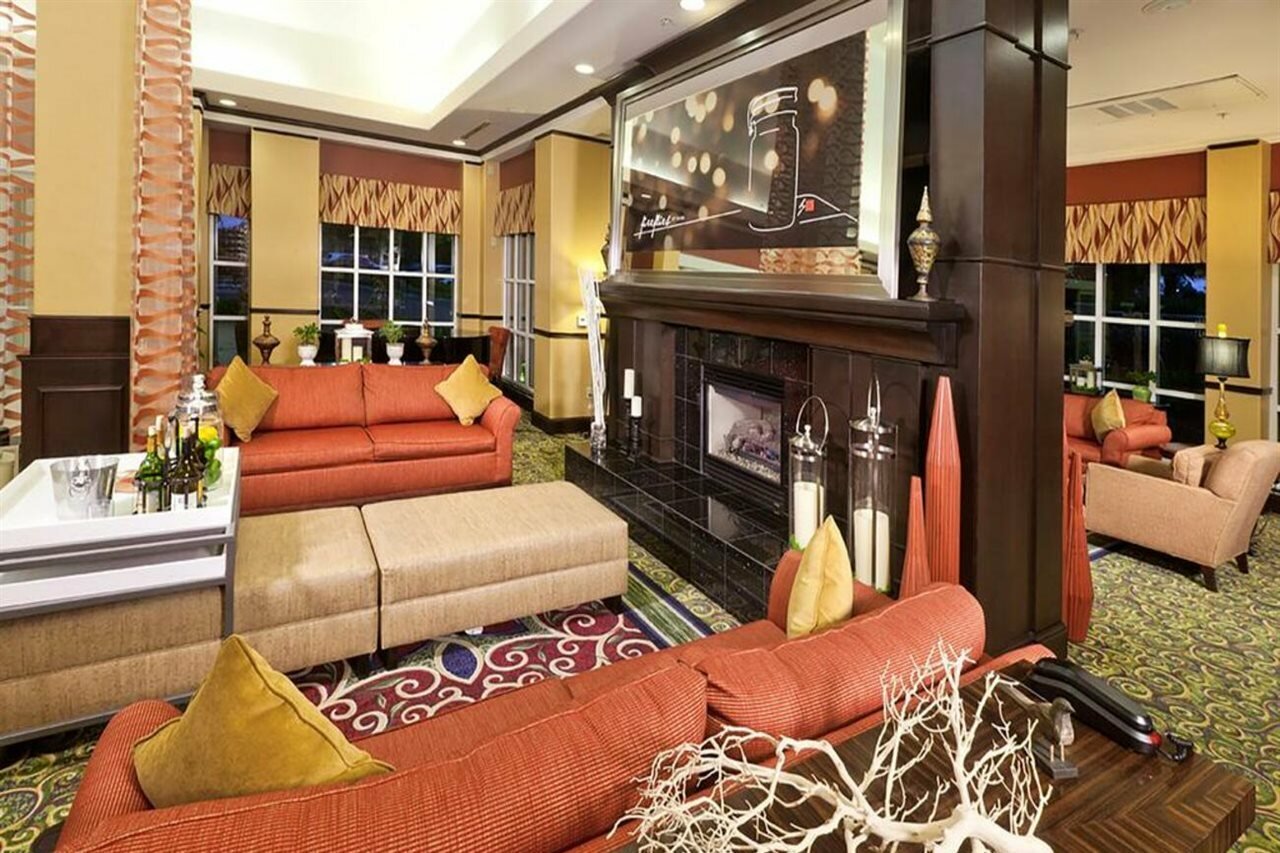 Фото Hilton Garden Inn Fontana