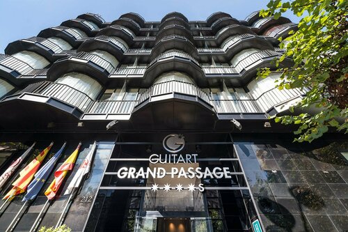 Гостиница Guitart Grand Passage в Каталонии