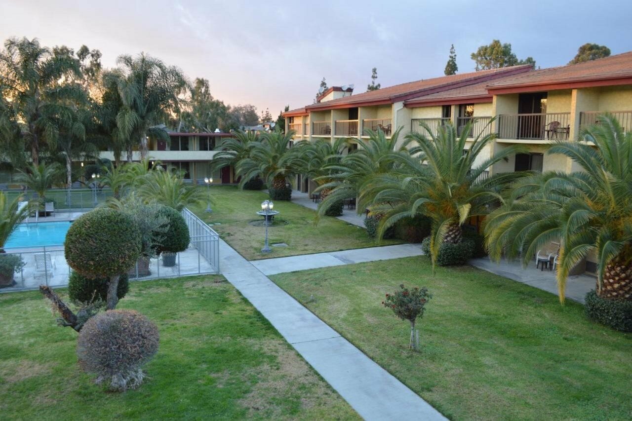 Фото Ontario Airport Inn