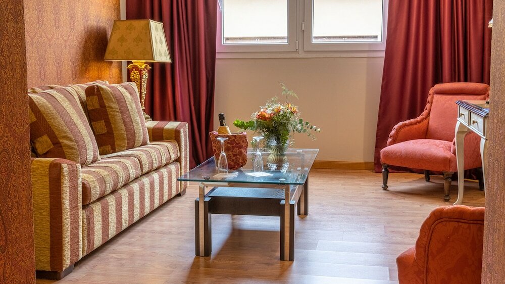 Фото Отель Reina Cristina