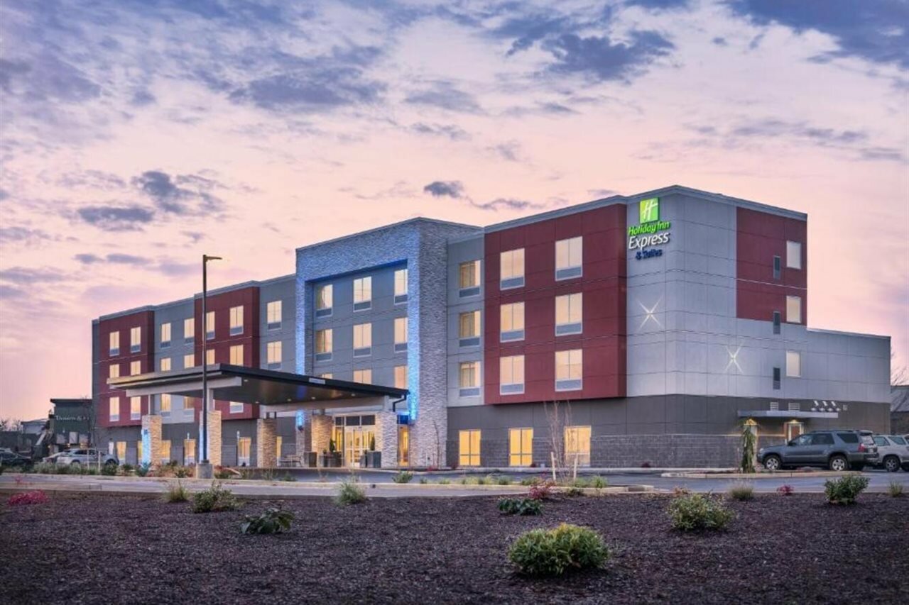 Фото Holiday Inn Express & Suites Salem North - Keizer, an Ihg Hotel