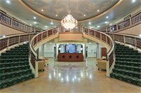 Фото Holiday Inn Express and Suites Bakersfield Central, an Ihg Hotel