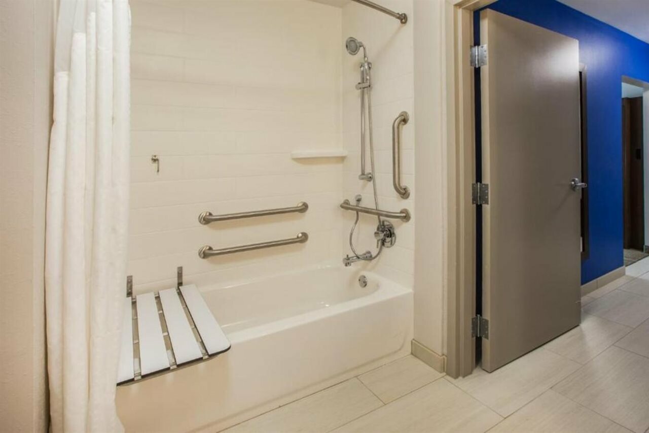 Фото Holiday Inn Express Jamaica - JFK AirTrain - NYC