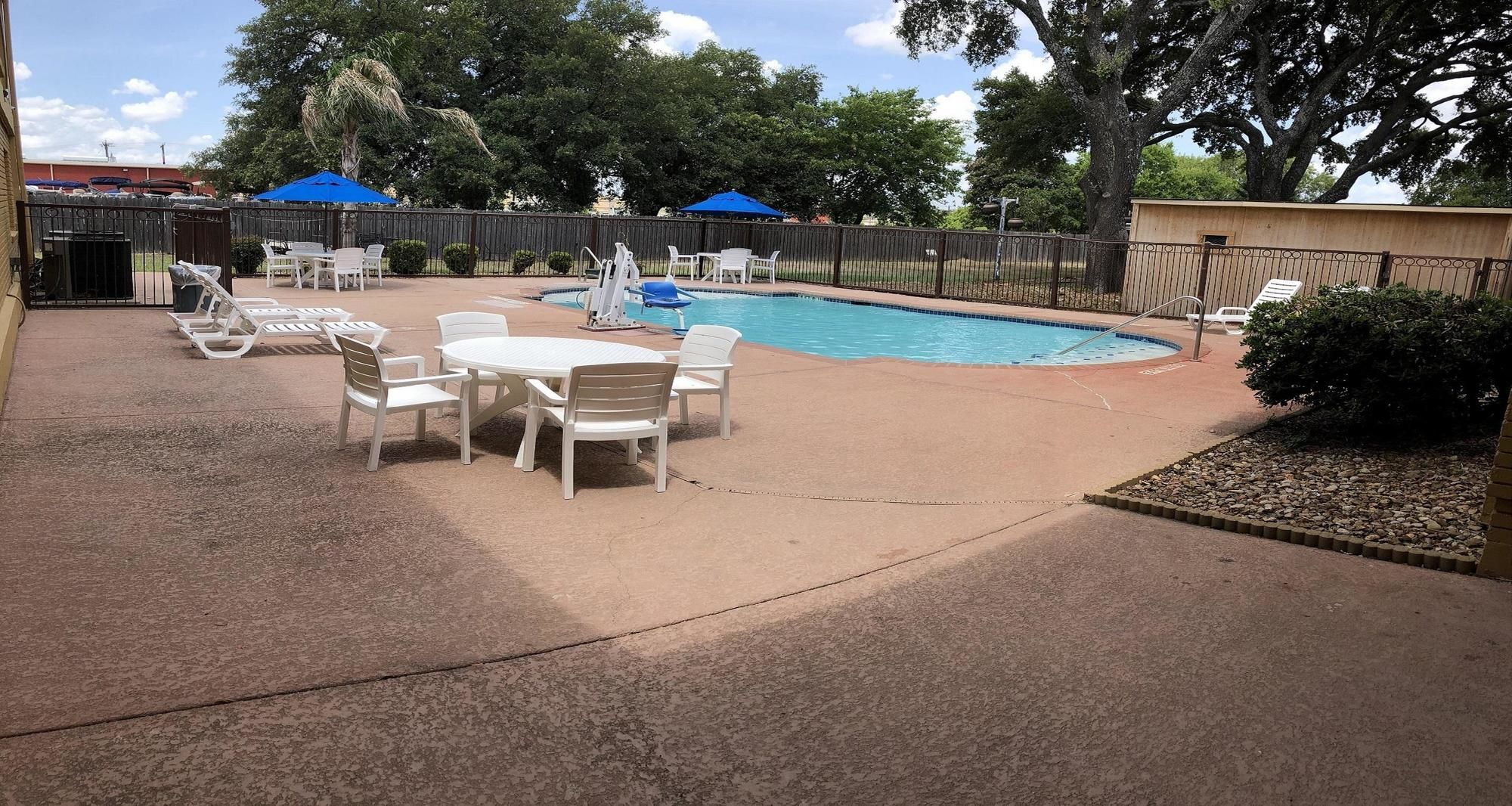 Фото SureStay Plus Hotel by Best Western San Antonio North