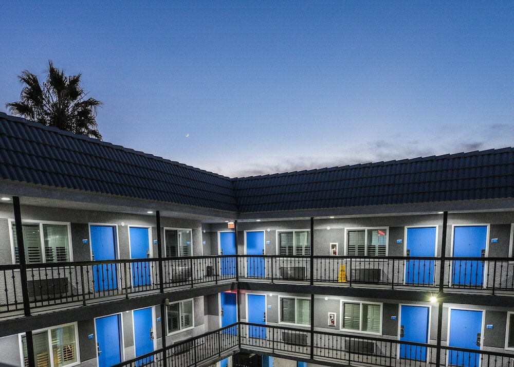 Фото отеля 2