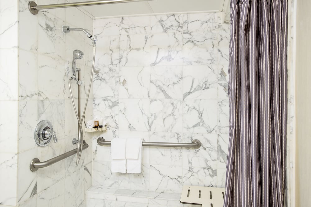 Фото Warwick Seattle