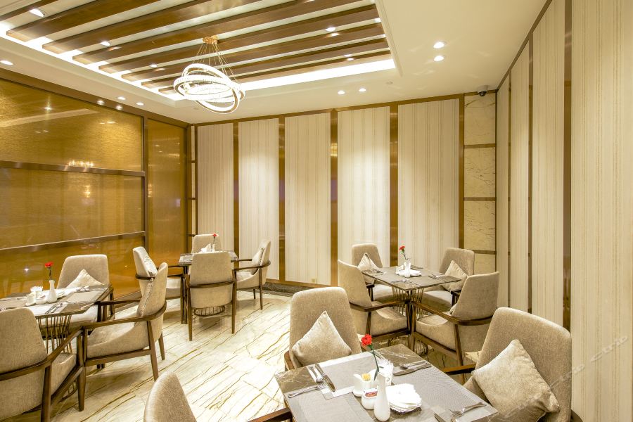 Фото Royal Dragon Hotel