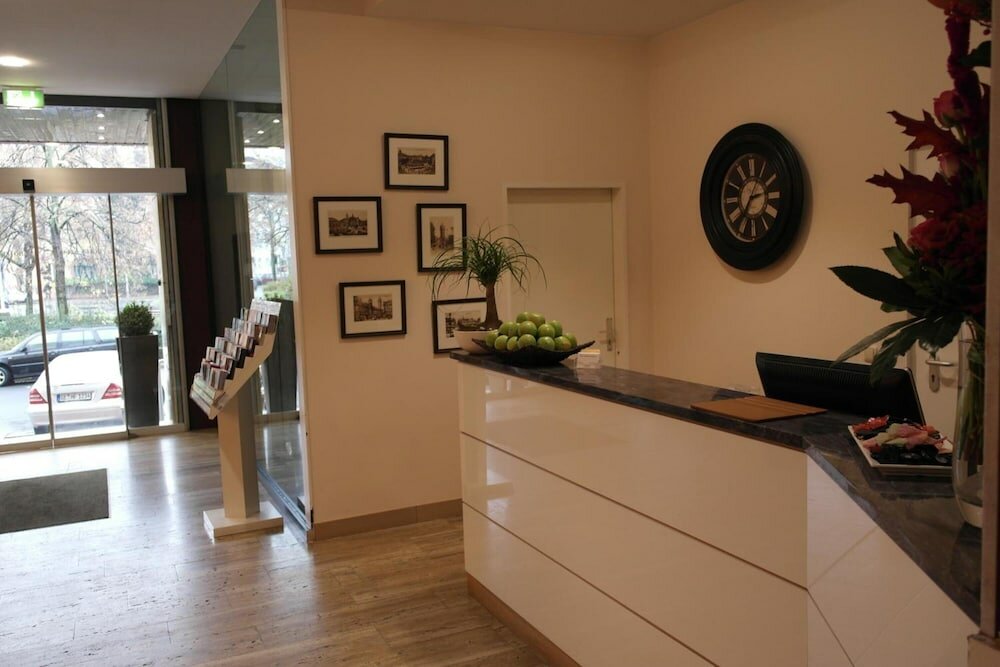 Фото Hotel Attaché