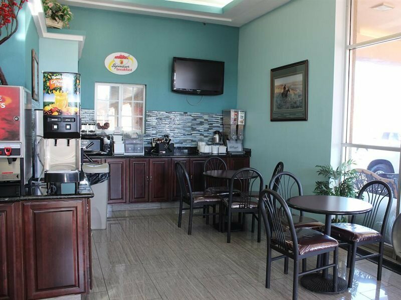 Фото Super 8 by Wyndham Conference Center NAU/Downtown