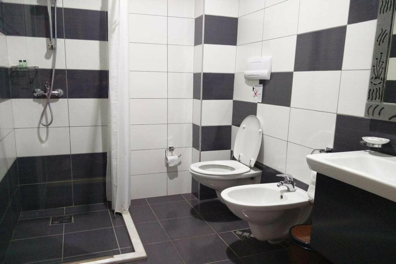 Фото Mustang hotel Tirana