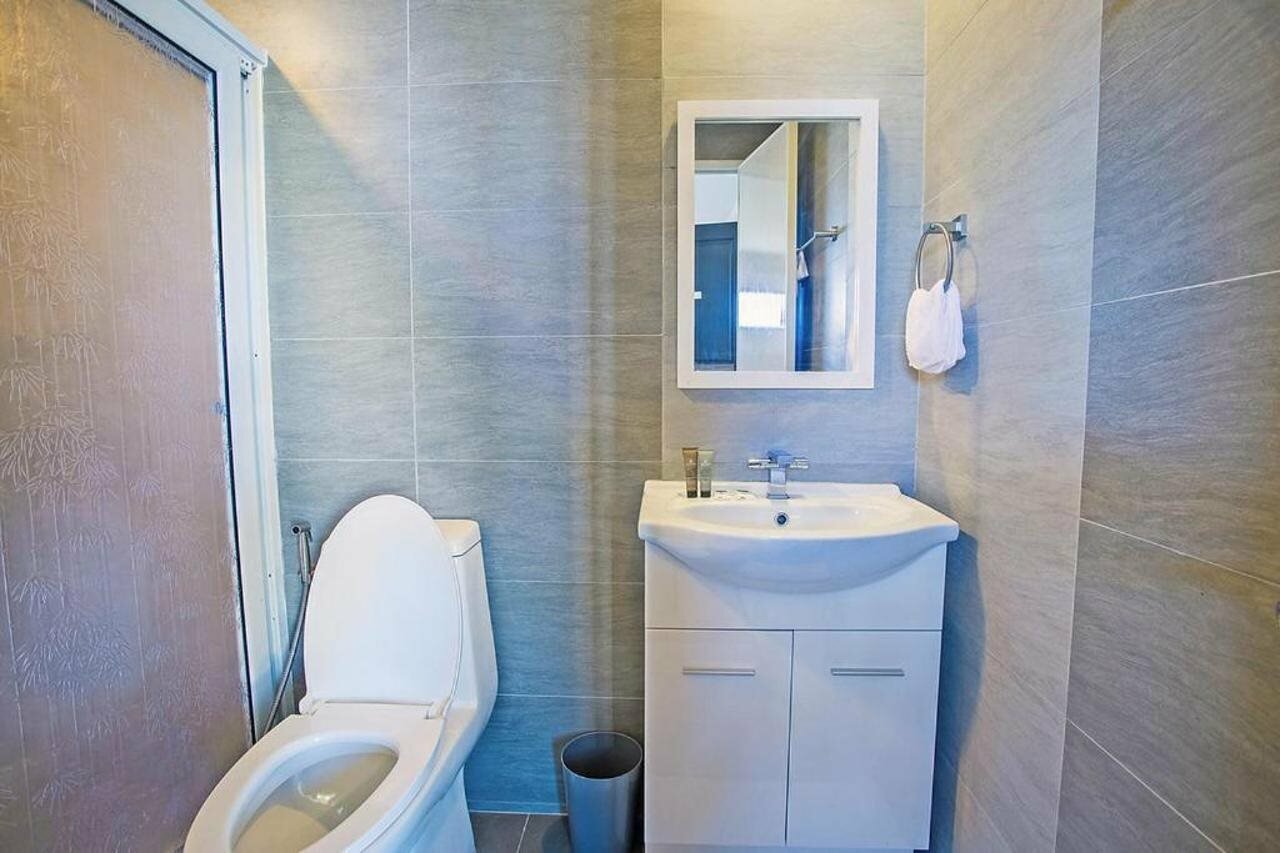 Фото Oyo 208 Anika Suites