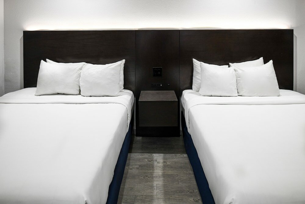 Фото Hollywood Inn Express Lax