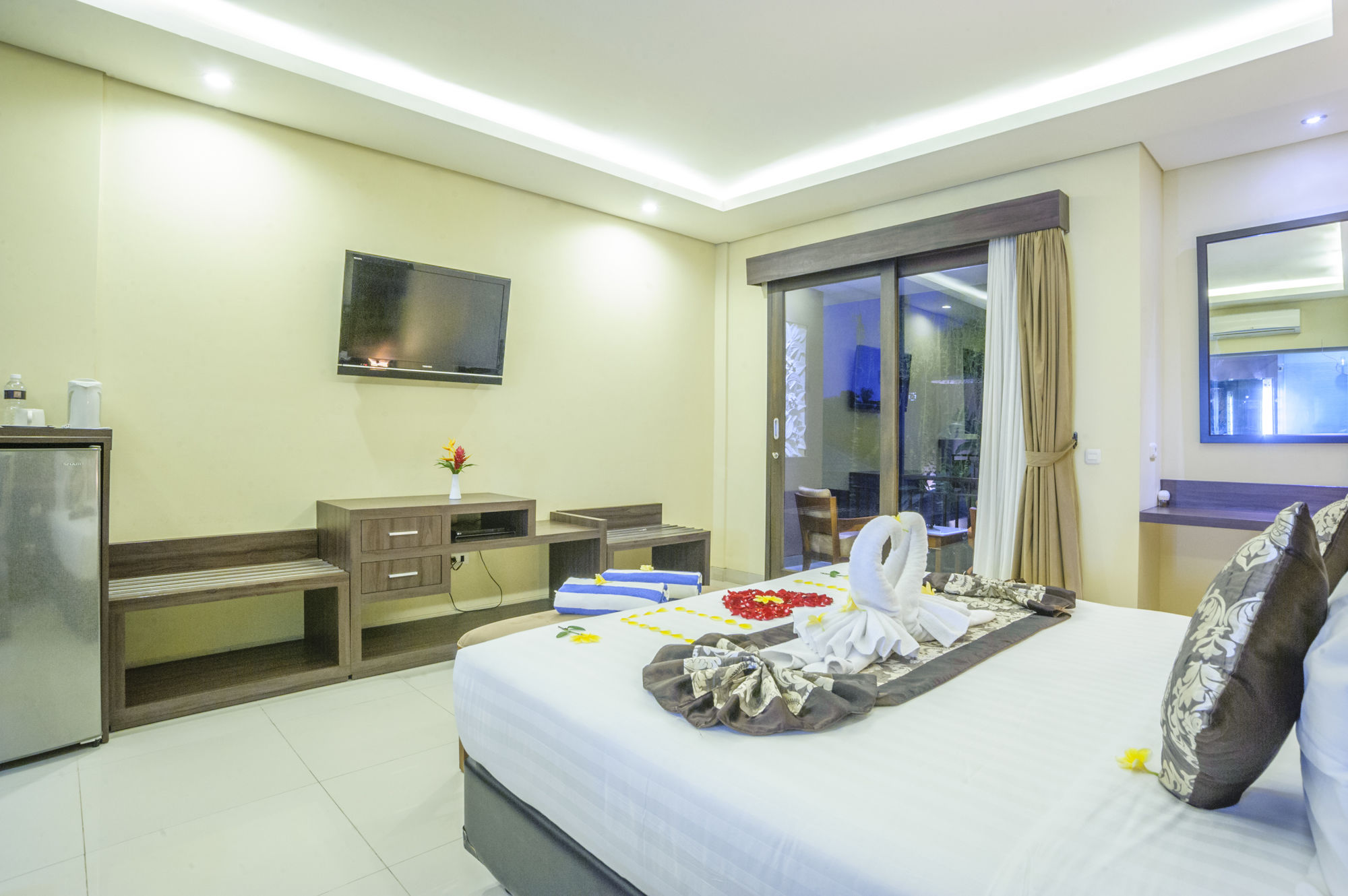 Фото D'Penjor Seminyak Hotel