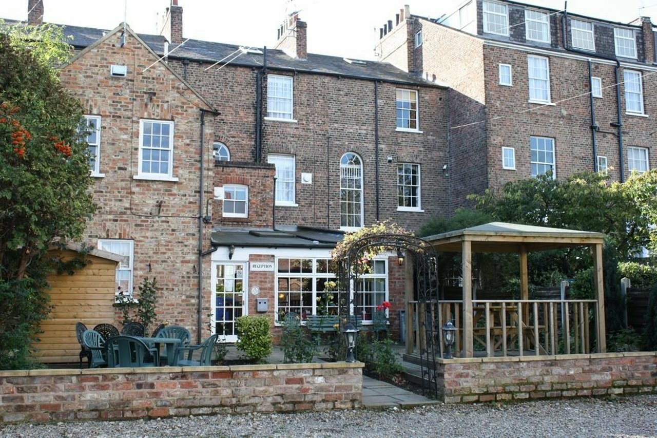 Фото Holgate Bridge