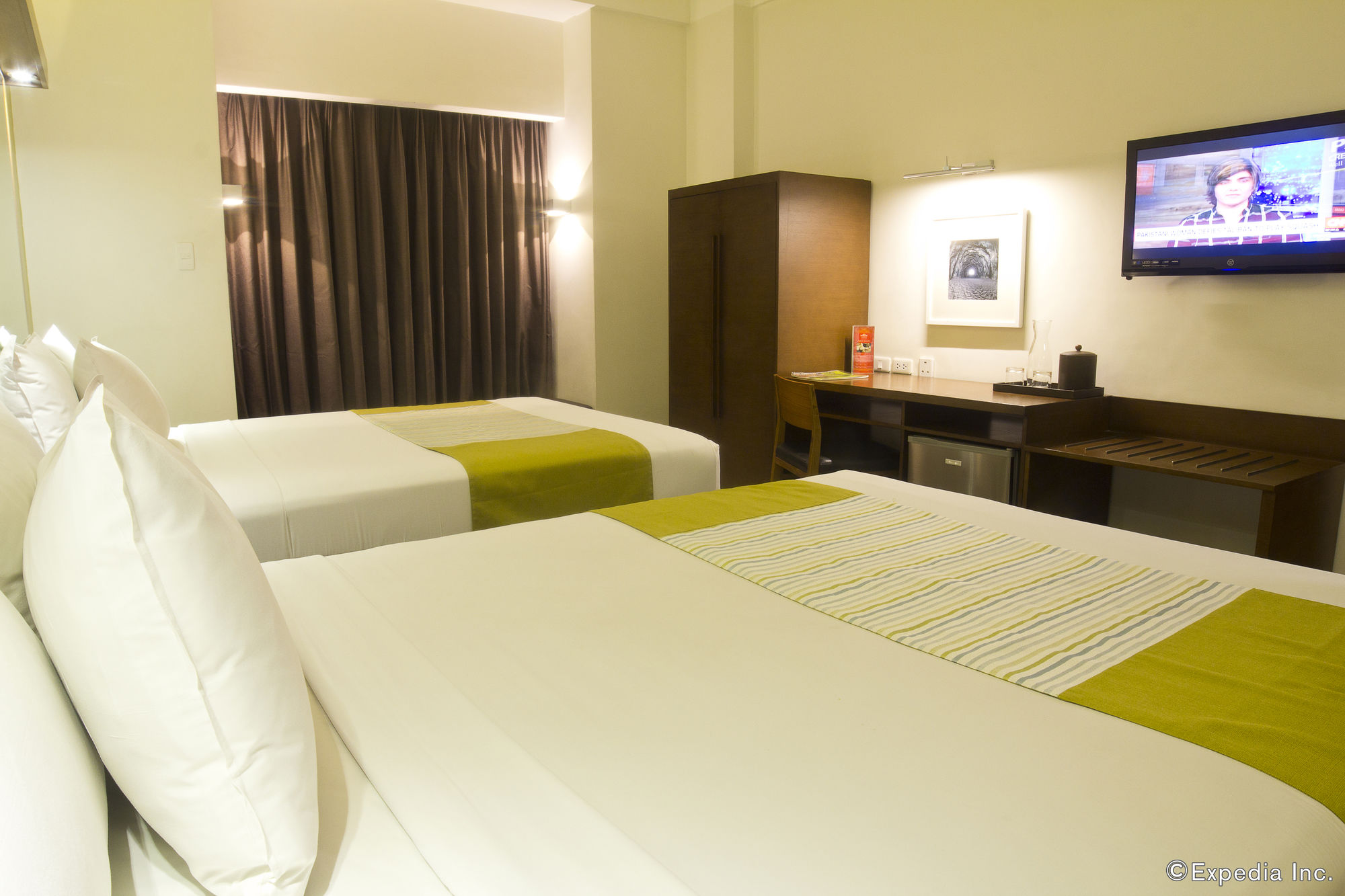 Фото Microtel by Wyndham Acropolis