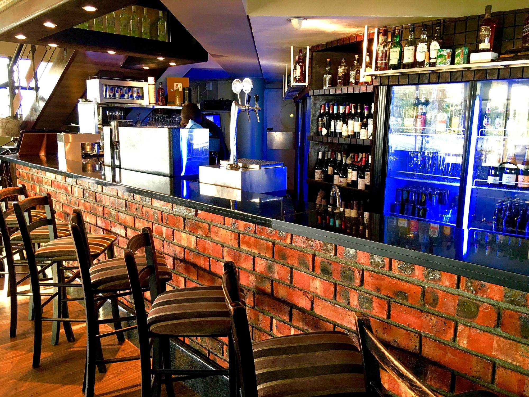 Фото Dolphin Beach Hotel