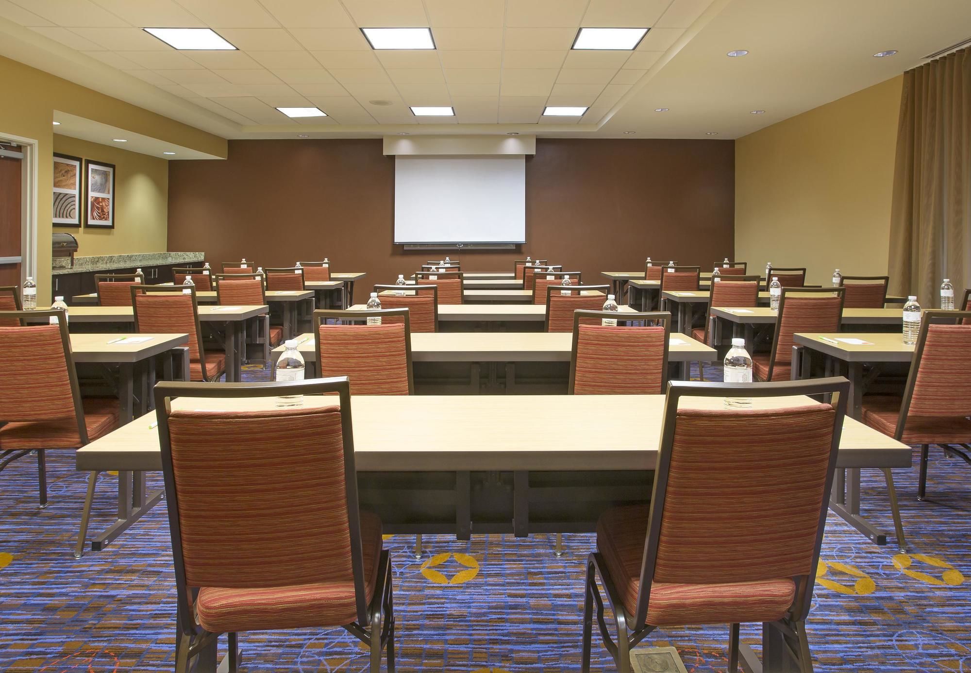 Фото Courtyard by Marriott Austin Airport