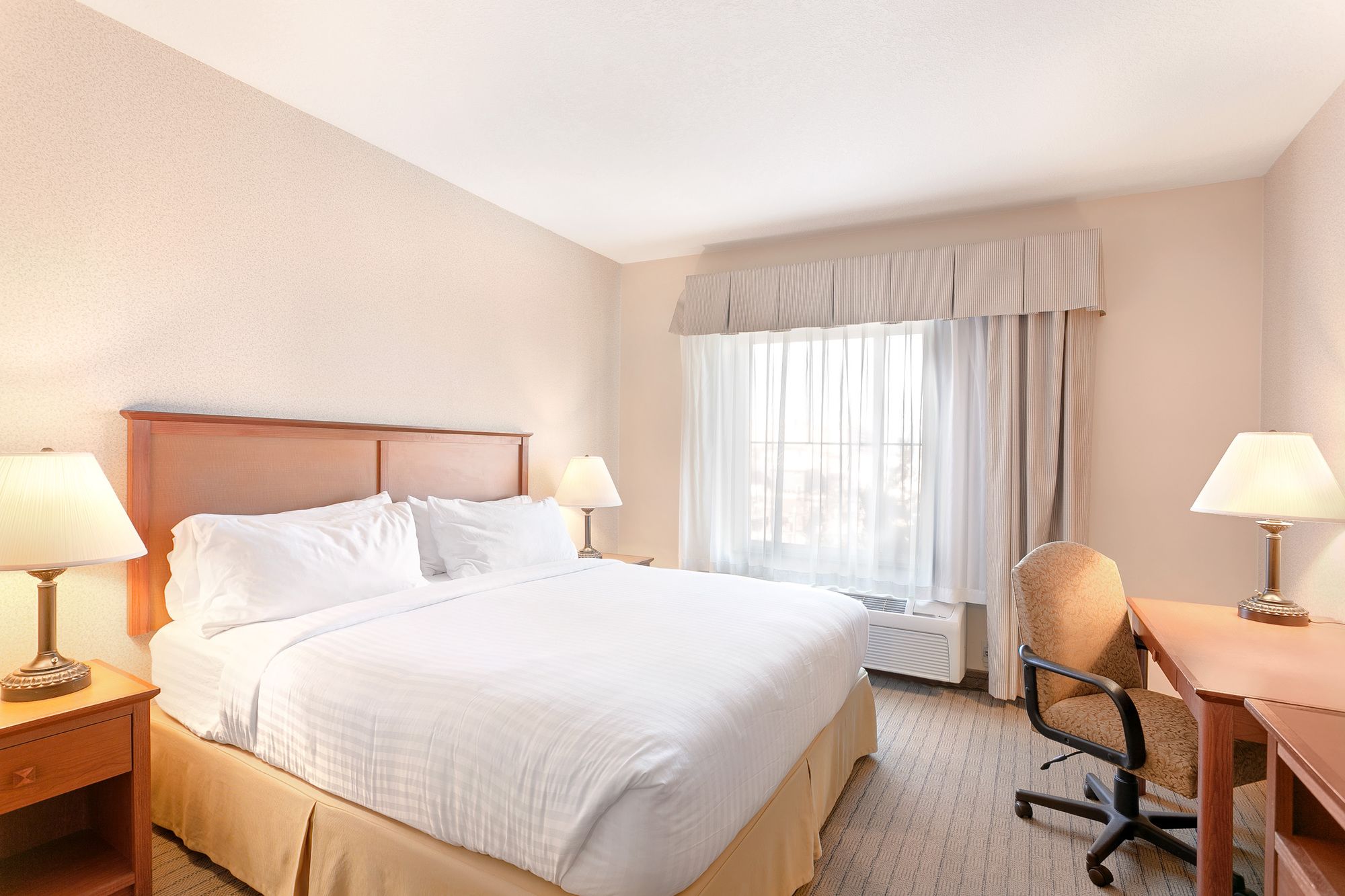 Фото Holiday Inn Express Hotel & Suites Seaside-Convention Center, an Ihg Hotel