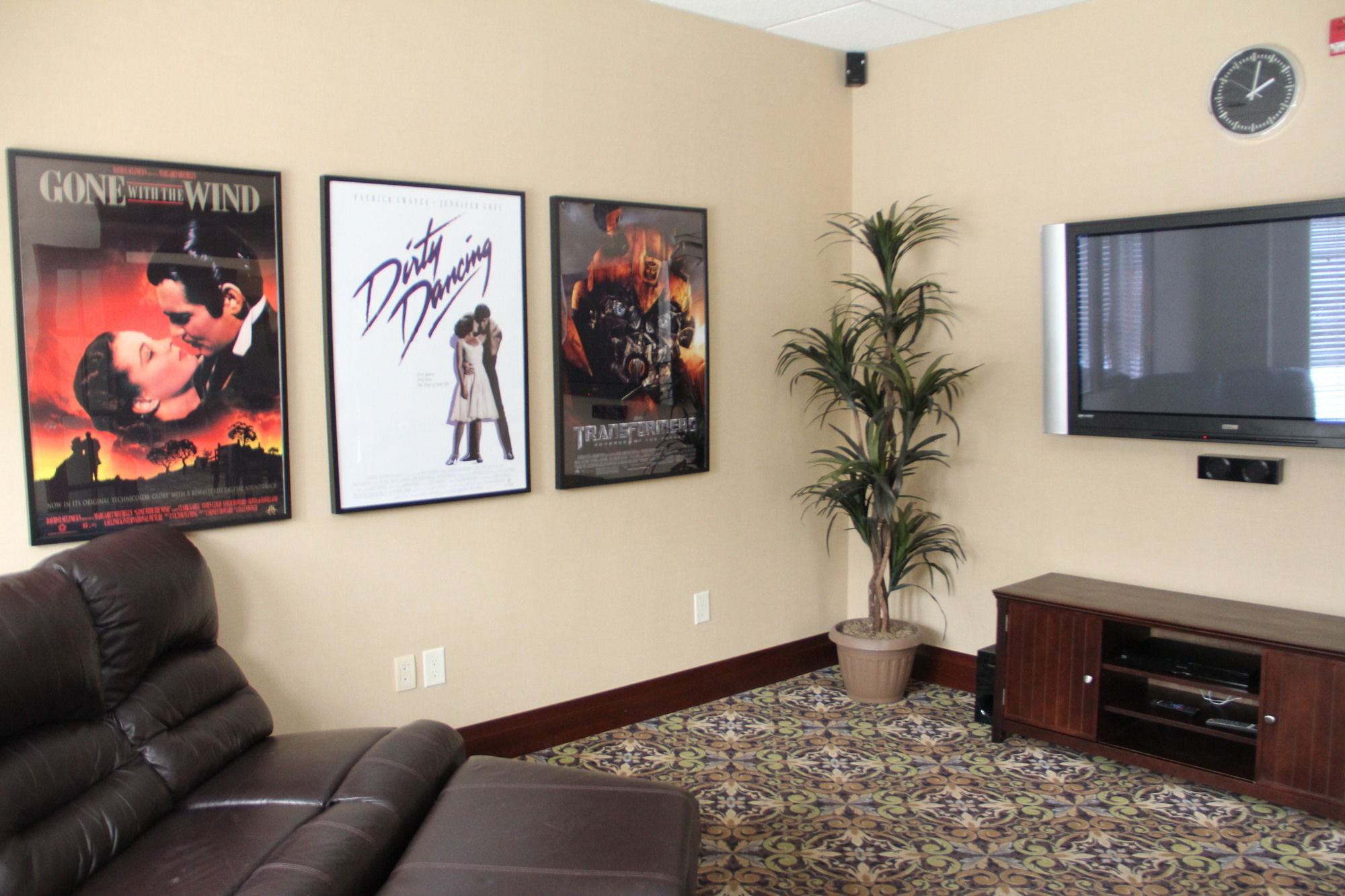 Фото Staybridge Suites London