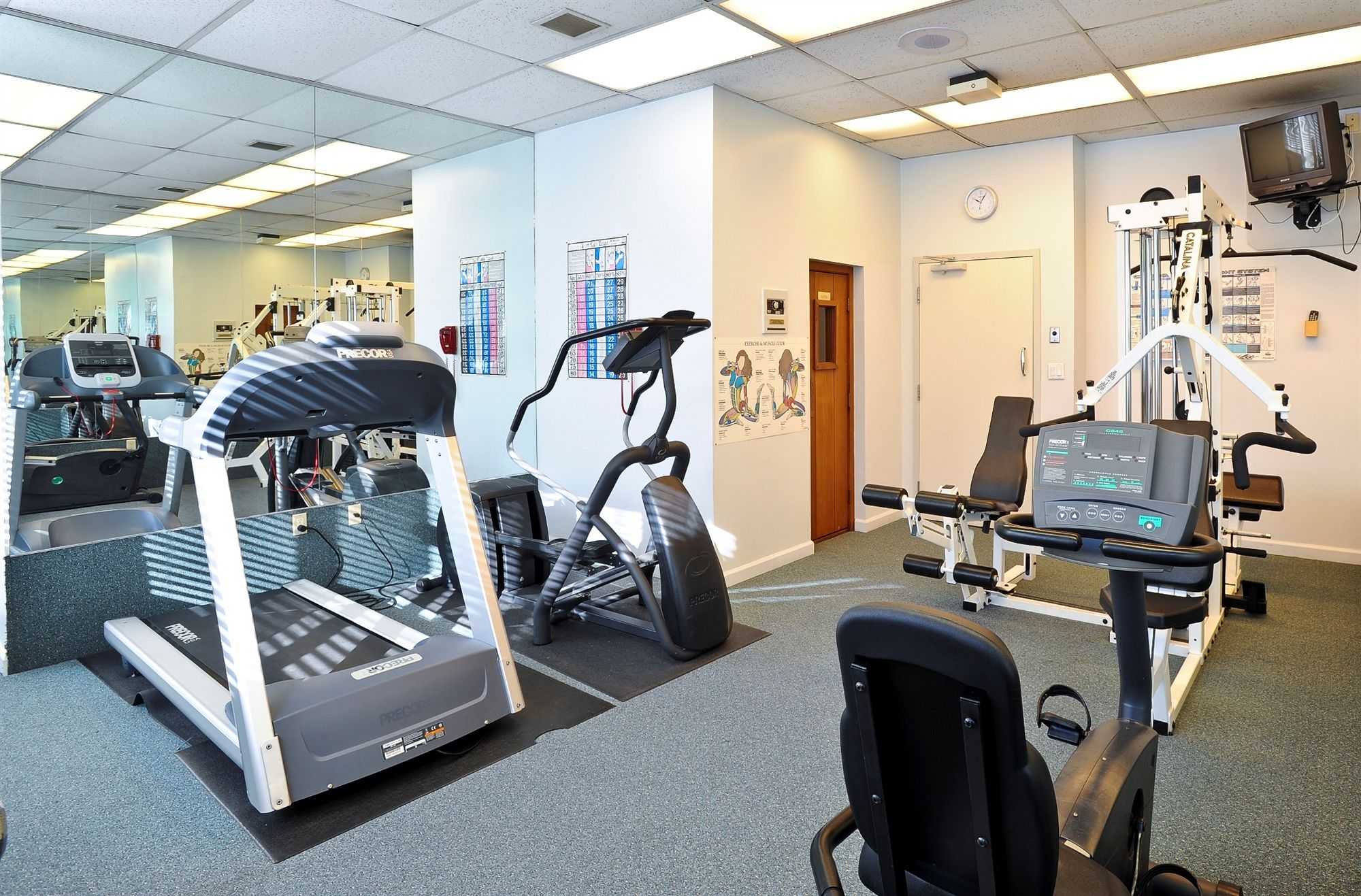 Фото Avon Old Farms Hotel