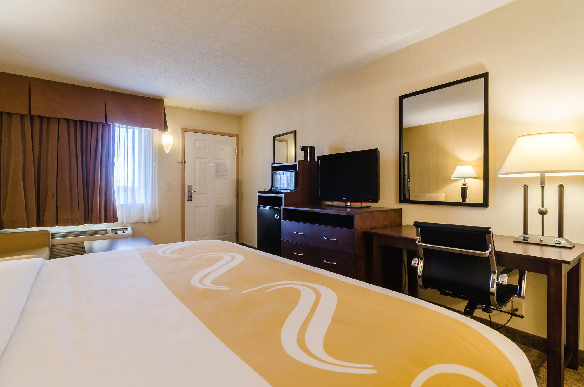 Фото Quality Inn & Suites